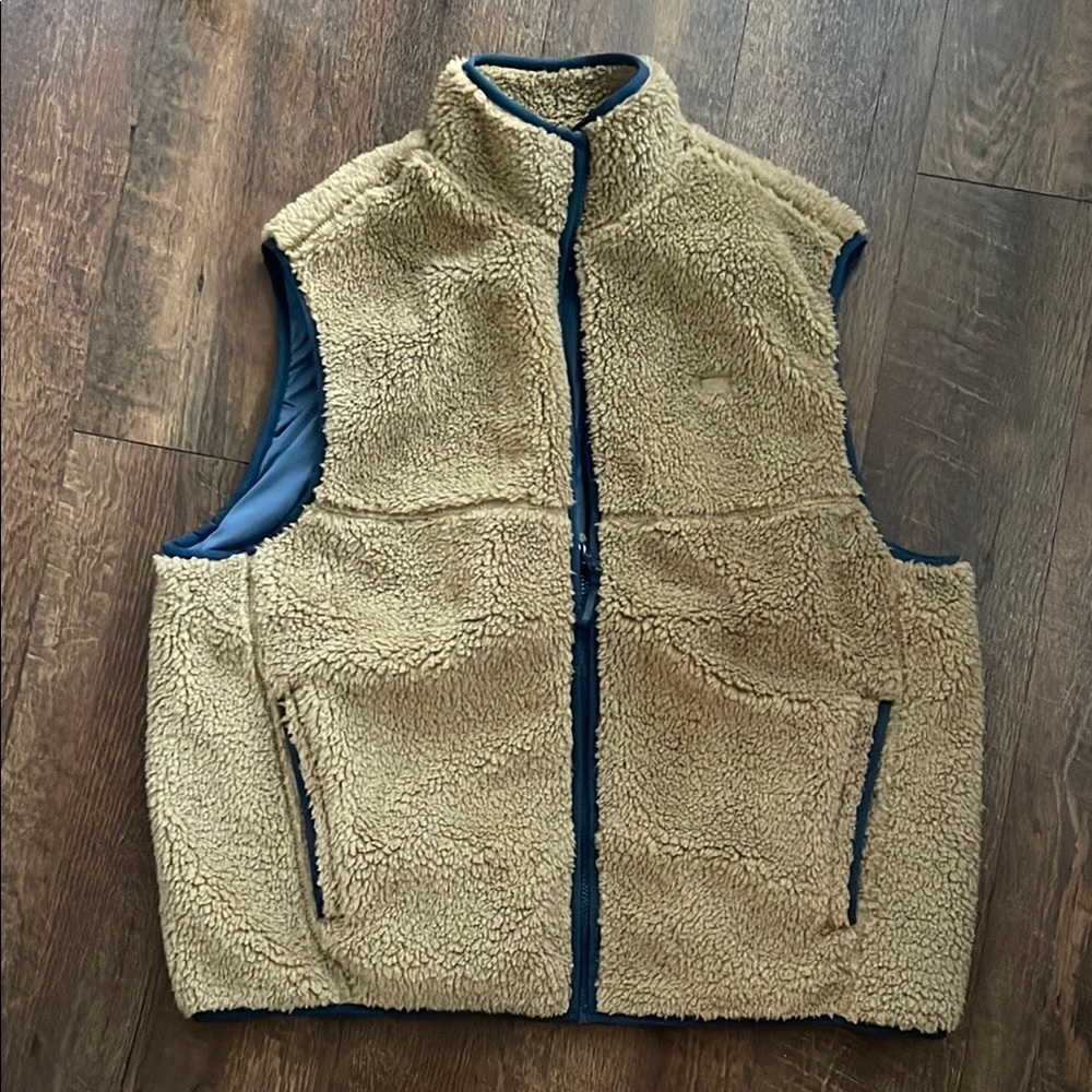 Men's Tan Sherpa Fleece Vest NWT - never worn